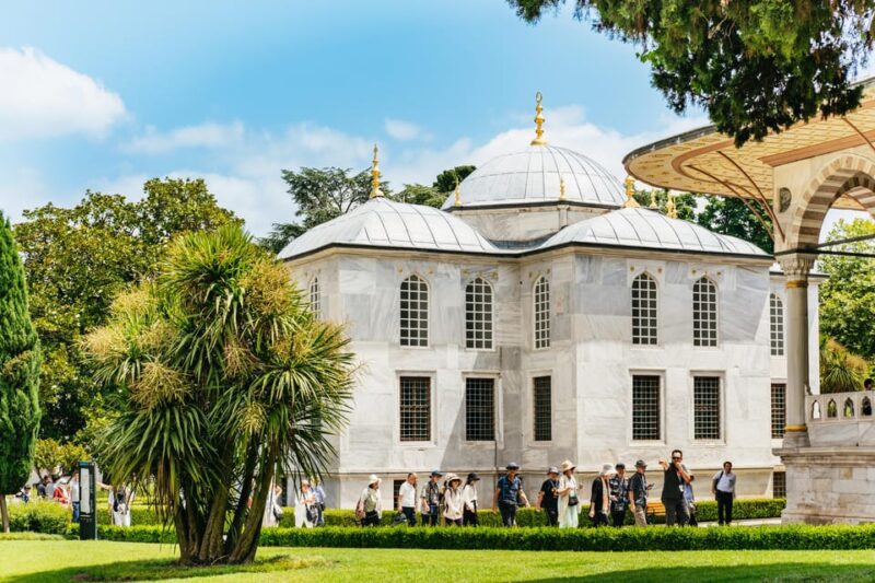 Istanbul: Topkapi Palace and Harem Guided Tour with Ticket - Accessibility and Physical Considerations