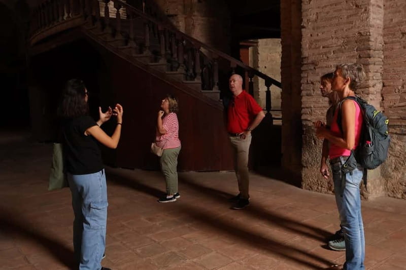 Istanbul: Topkapi Palace and Harem Museum Tour with Ticket - Practical Details: Meeting Point, Duration, and Accessibility