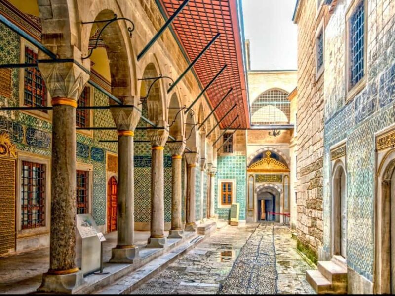 Istanbul: Topkapi Palace and Harem Ticket with Audio Guide - Guided Tours and the Role of the Host