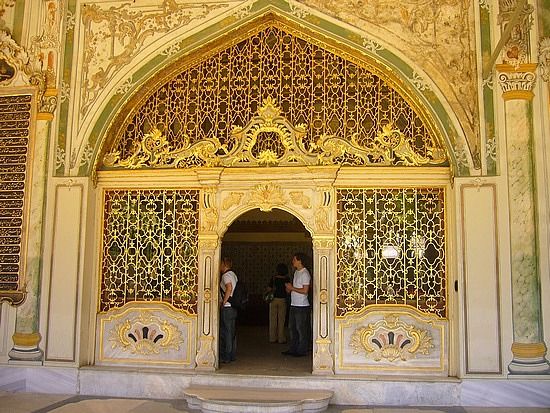 Istanbul: Topkapi Palace Guided Tour - Fast-Track Entry and Skip-the-Line Advantage