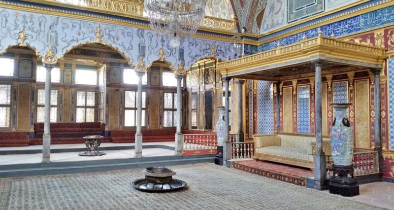 Istanbul: Topkapi Palace Guided Tour - Exploring the Main Courtyards and Terraces