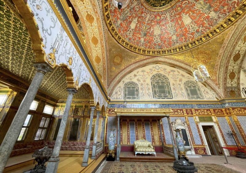 Istanbul: Topkapi Palace Guided Tour - The Role of the Guide and Tour Pacing
