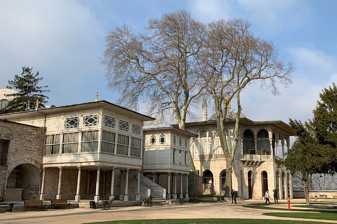 Istanbul-Topkapi Palace, Hagia Sophia, Grand Bazaar Private Tour - The Guides: Knowledgeable and Engaging Storytellers