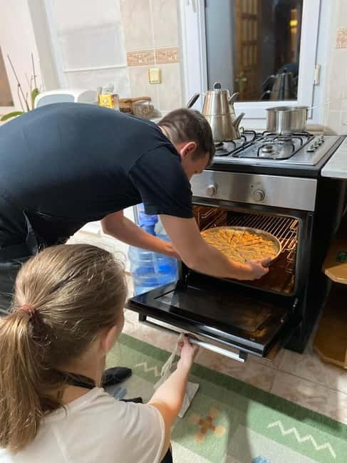 Istanbul: Turkish Baklava Cooking Class with a Local Host - Practical Details: How the Class Works