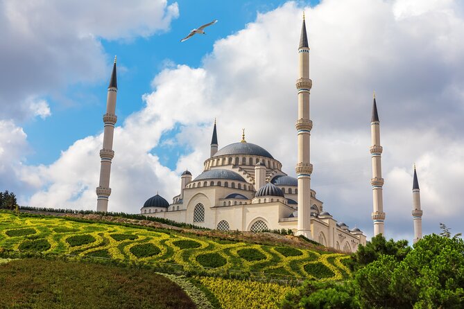 Istanbul Two Continents Tour By Bus And Bosphorus Cruise - Visiting Eyüp Sultan Mosque and Lunch Break