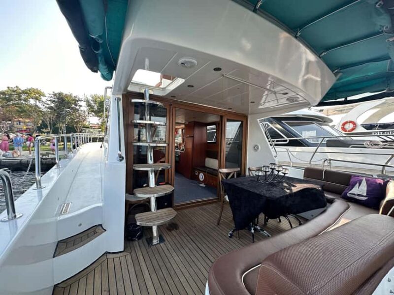 Istanbul:Private Yacht Cruise with Maiden's Tower Visit - Discover Istanbul from the Water on a Private Yacht