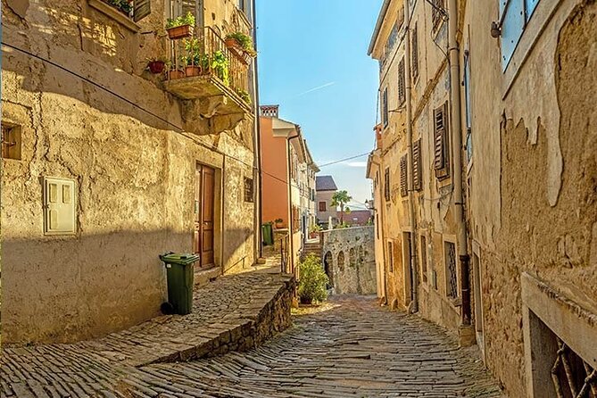 Istrian Inland: Motovun and Gronjan half day tour (From Rovinj) - Exploring Bale: A Village with a Casanova Connection