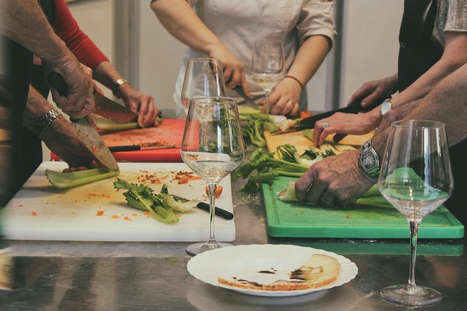 Italian Cooking Class and Wine Tasting in Tuscany - Practical Details: Meeting Point and Accessibility