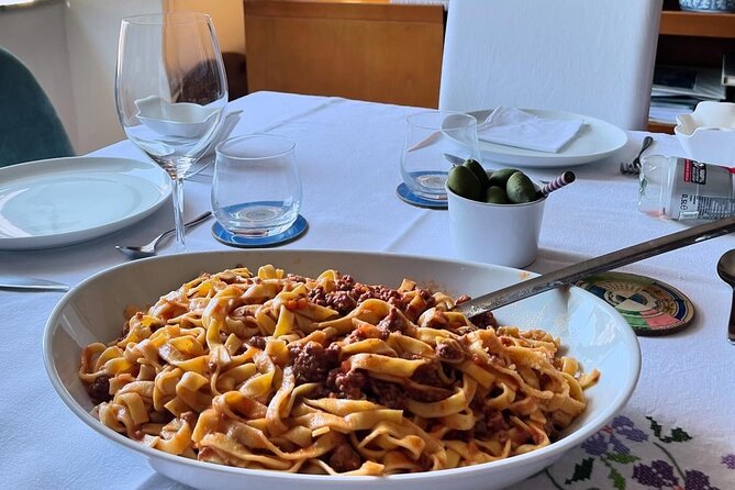 Italian Cooking Class in Rome near Vatican City with Ale & Larry - Preparing and Tasting a Rich Ragù Sauce