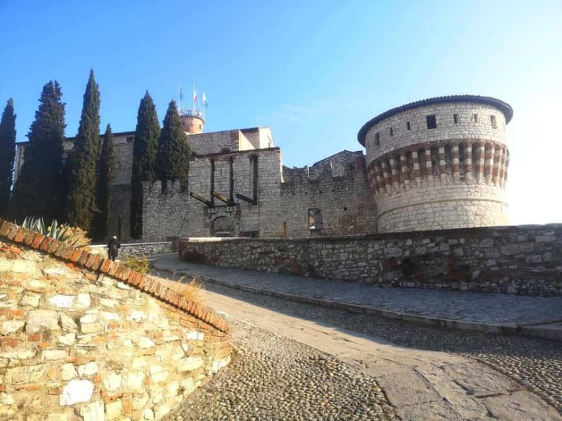 Italy most underrated city:Brescia Walking tour with a drink - Savoring a Local Drink and Final Stop in Piazza del Mercato