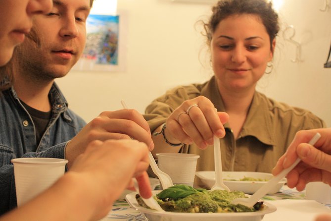 Itinerant dinner in the old town - How the Tour Combines History and Food