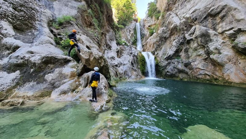 Iz Omisa: Extremni Canyoning na rijeci Cetini/ Free photos - The Extreme Rappel Challenge at Gubavica Waterfall