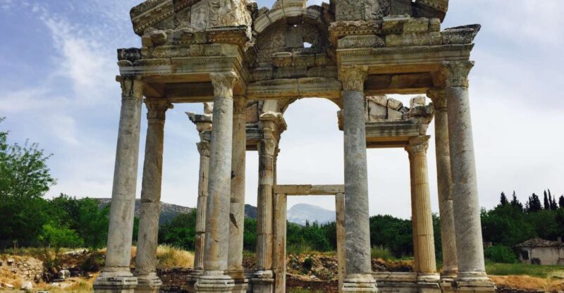 Izmir: Ephesus, House of Mary Tour w/Entry Tickets & Lunch - The Iconic Ancient City of Ephesus: Walking Through a Time Capsule