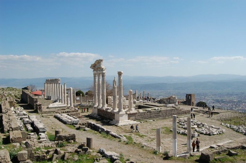 Izmir: Pergamum Tour with Private Guide & Van - Visiting the Pergamon Acropolis and Its Ruins
