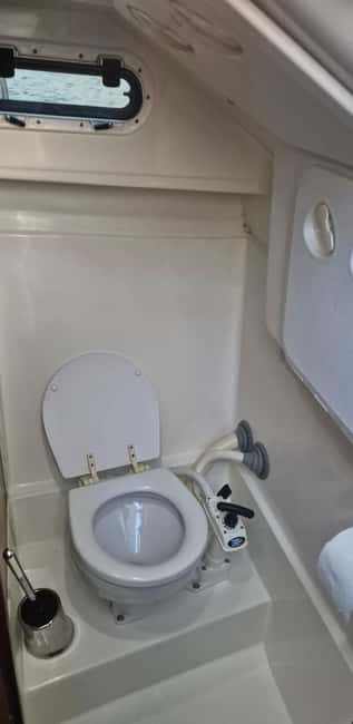 Izola: Private Boat Tour to Strunjan and Piran with Drinks - Onboard Drinks and Customization Options