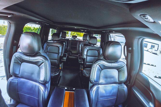 Jacksonville Airport Private Lux Car Transfer to Downtown Hotels - The Fleet: Modern Vehicles Designed for Comfort