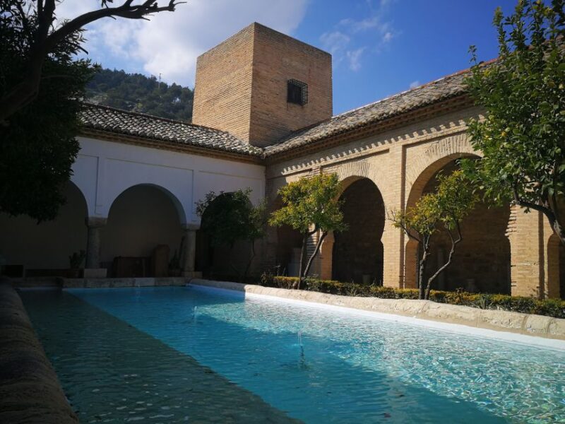 Jaén esencial+entradas Catedral, Refugio, Baños Árabes en 3h - Discovering the Legend of the Lagarto