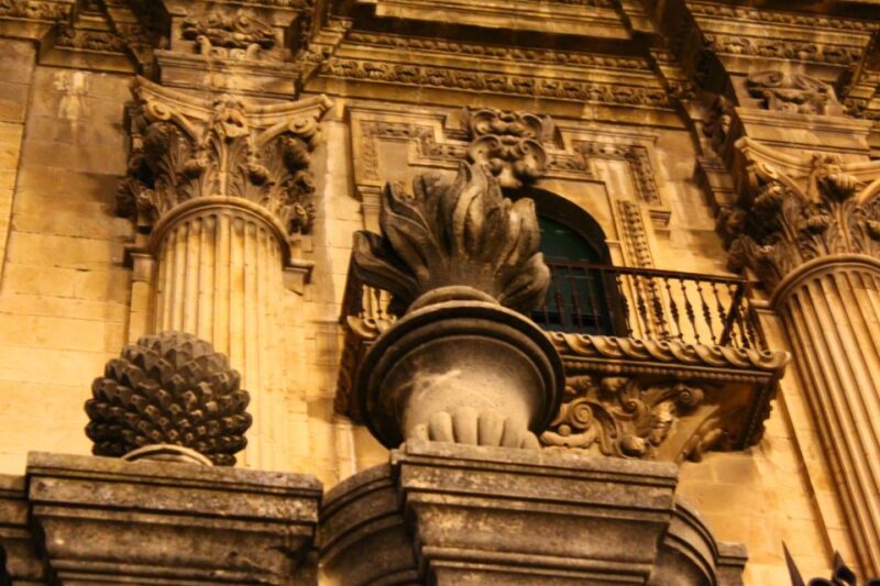 Jaén: Legends and Mysteries Walk - Discovering Historic Landmarks and Secret Corners