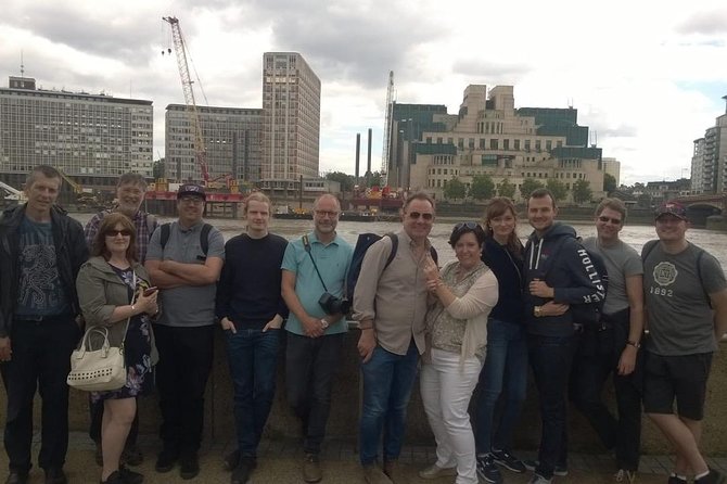 James Bond Filming Locations: Private Black Cab Tour in London - Filming Locations from No Time to Die and Other Bond Films