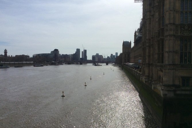 James Bond Private Tour - Iconic Landmarks from Skyfall and More