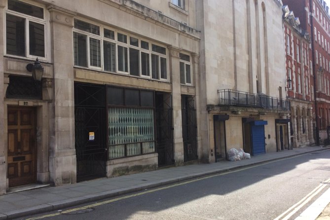 James Bond Private Tour - Trafalgar Square and Admiralty Arch: Bond in the Heart of London