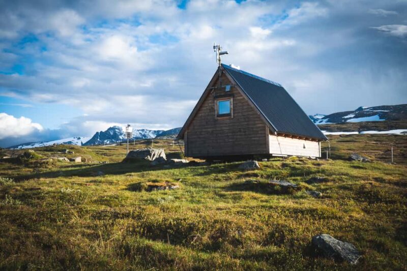 Jämtland: 4-Day Midsummer Hiking Tour with Guide - Traversing the 75 km Mountain Path Over Four Days