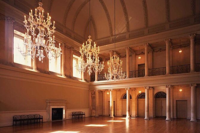 Jane Austen Self-Guided Audio Walking Tour in Bath - Admiring the Royal Crescents Architectural Grandeur