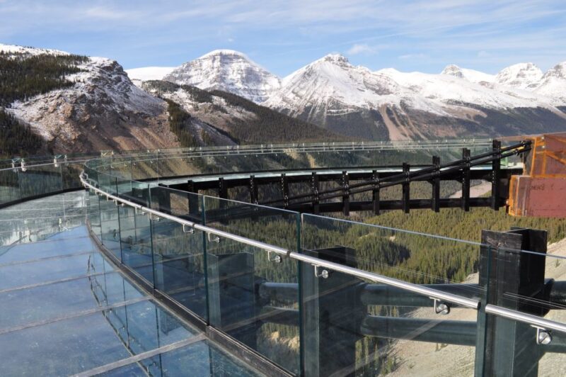 Jasper: Columbia Icefield Skywalk and Ice Explorer Ticket - Guides and Commentary: Knowledgeable and Engaging
