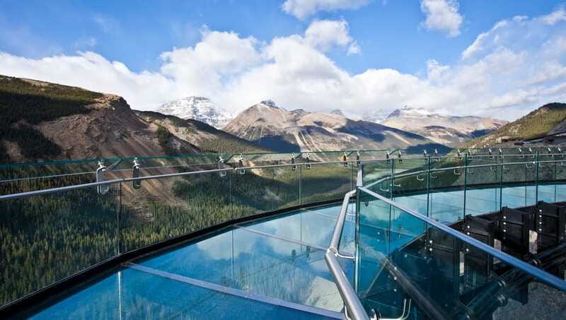 Jasper: Columbia Icefield Skywalk - The Experience with Guides and Audio Commentary