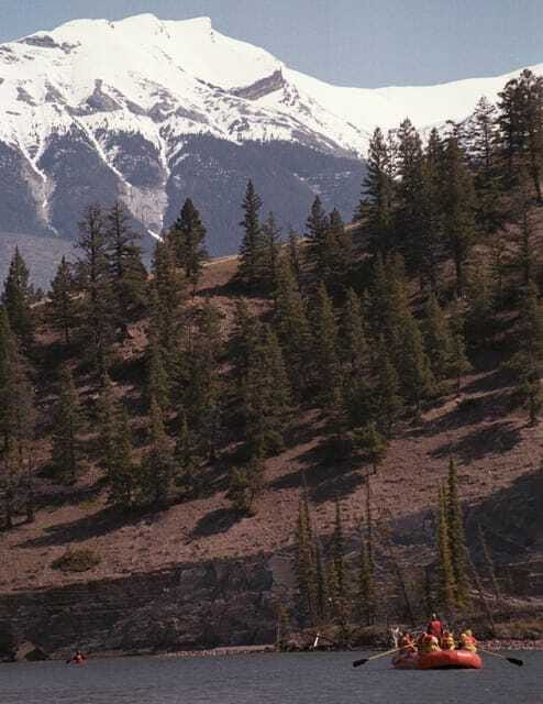 Jasper: Jasper National Park Easy 2-Hour Rafting Trip - Relaxing Float with Opportunities for Wildlife Observation