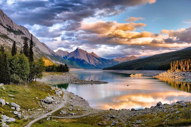 Jasper National Park Tour Maligne Valley, Medicine Lake with Walk - Explore Jasper’s Maligne Valley with an Expert Guide