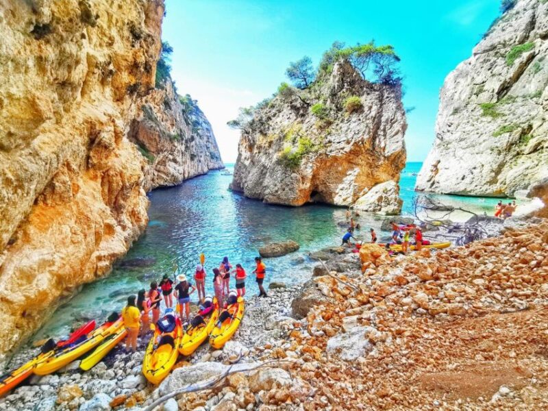 Jávea: Kayak trip to Granadella - Guide Expertise and Multilingual Support