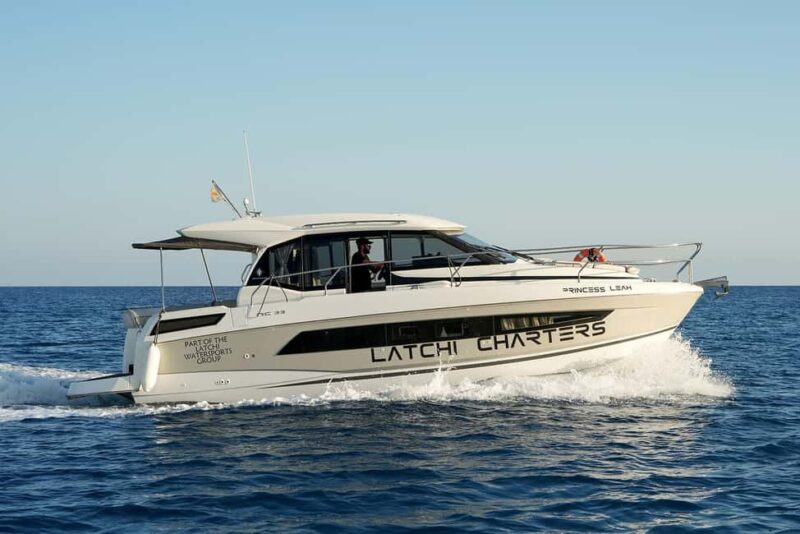 Jeanneau NC33 - Luxury Yacht Charter to Blue Lagoon - Key Points