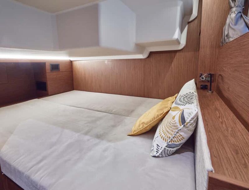 Jeanneau NC33 - Luxury Yacht Charter to Blue Lagoon - The Expertise and Friendliness of the Crew