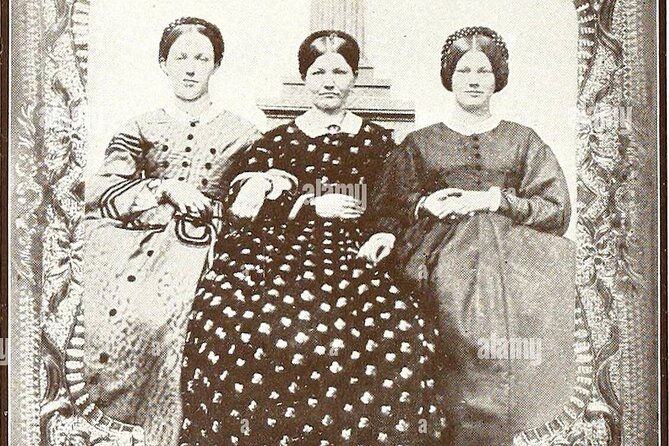 Jennie Wade Ghostly Encounter Tour - The Role of the Actress Guide in Creating a Haunted Experience