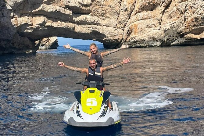 Jet ski tour from San Antonio (Ibiza) to Margaritas Islands - The Experience of the Guides and Group Dynamics