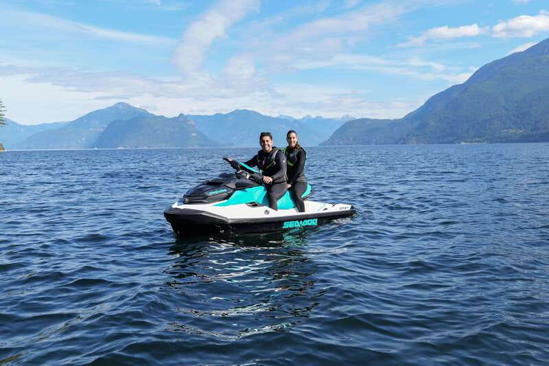 Jetski to Bowen Island, incl beer, wine, coffee or icecream - Visiting Bowen Island’s Snug Cove for a Tasty Break