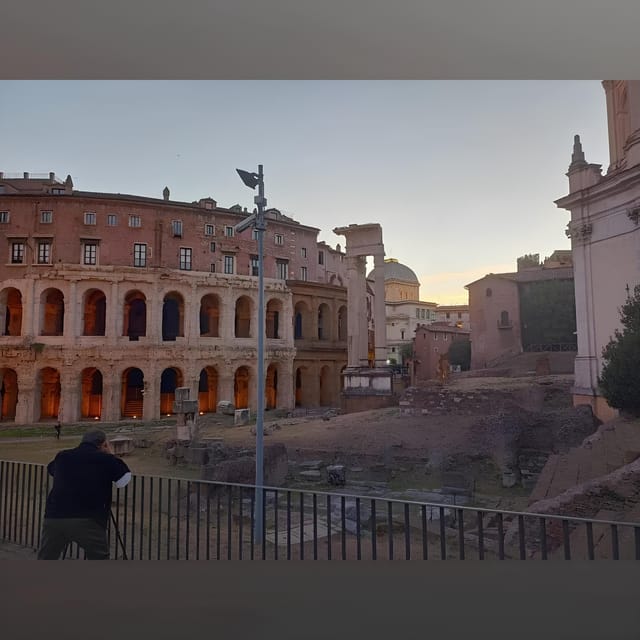 Jewish Ghetto Walking Tour with gelato - Crossing the Oldest Functioning Bridge onto Tiber Island