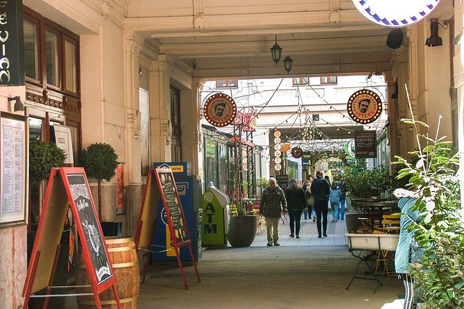 Jewish Heritage / Full tour - Personal Stories and Expert Commentary from Guides