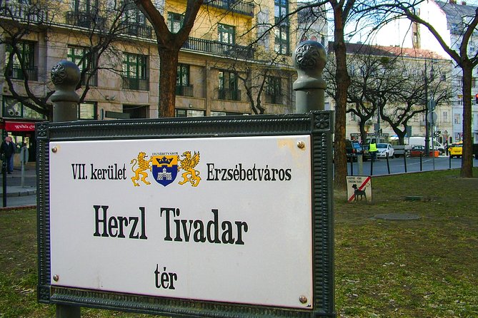 Jewish Heritage / Full tour - Logistics: Meeting Point and Accessibility