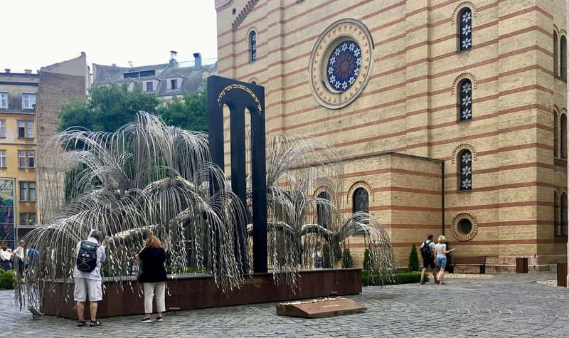 Jewish Heritage Walk: Synagogues, Shoes, Secrets & Flódni - Explore Budapest’s Jewish Heritage in Three Hours