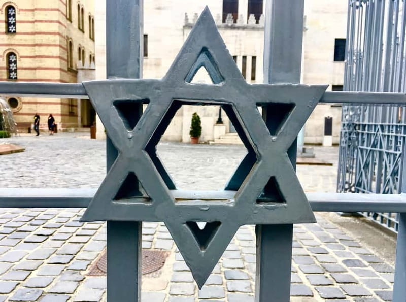 Jewish Heritage Walk: Synagogues, Shoes, Secrets & Flódni - Walking Through Budapest’s Jewish Quarter