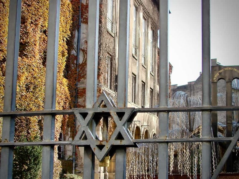 Jewish Heritage Walk: Synagogues, Shoes, Secrets & Flódni - Visiting Major Landmarks of Budapest’s Jewish History
