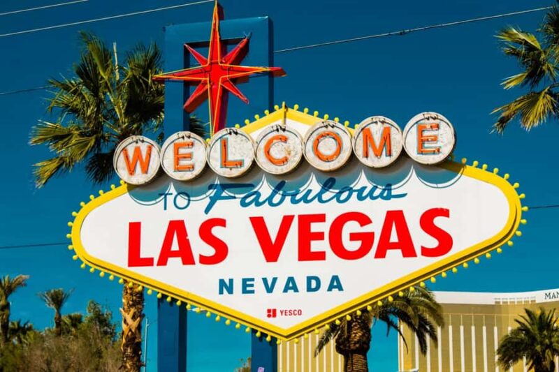 Jewish History Private Walking Tour of the Las Vegas Strip - Admiring the Replica Statue of Liberty and NYC Landmarks