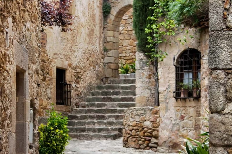 Jewish Legacy Tour: Girona, Besalú and Castelló d'Empúries from Barcelona - Return Journey to Barcelona with Cultural Highlights