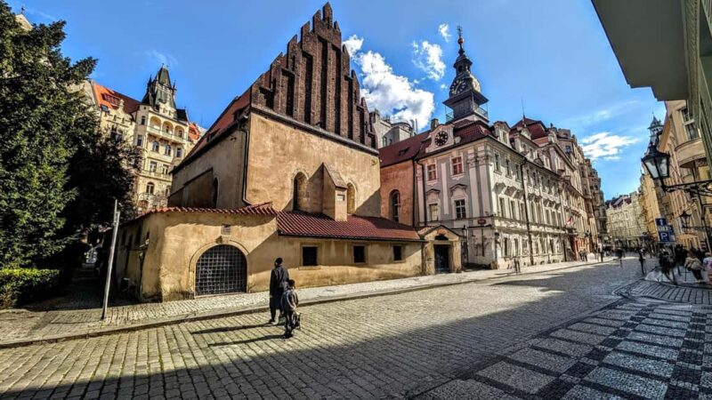 Jewish Prague: Guided Tour with Synagogues & Cemetery Entry - Key Points