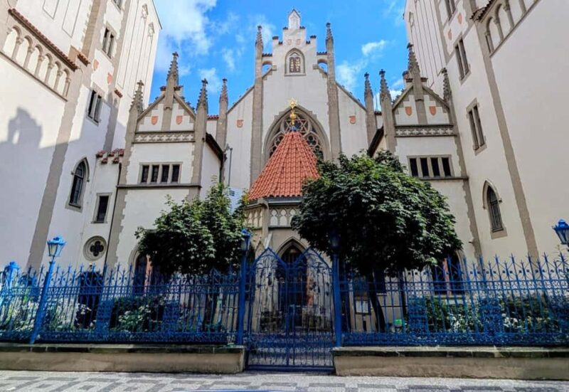 Jewish Prague: Guided Tour with Synagogues & Cemetery Entry - Discover Prague’s Jewish Quarter with an Expert Guide