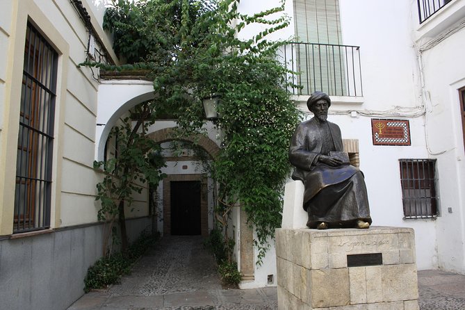 Jewish quarter and Alcazar of the Christian Monarchs - Tour Logistics and Group Size