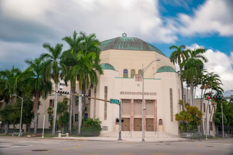Jewish Sites Miami History Private Guided Walking Tour - Visiting Temple Emanu-El: Miami’s Historic Synagogue