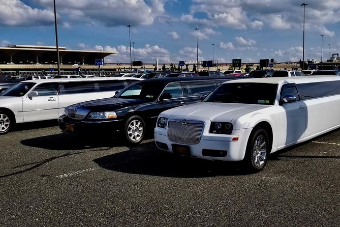 JFK AIRPORT LIMO | JFK To Manhattan Transfer With a Stretch Limo - JFK Airport Pickup and Driver Meet & Greet Inside the Terminal